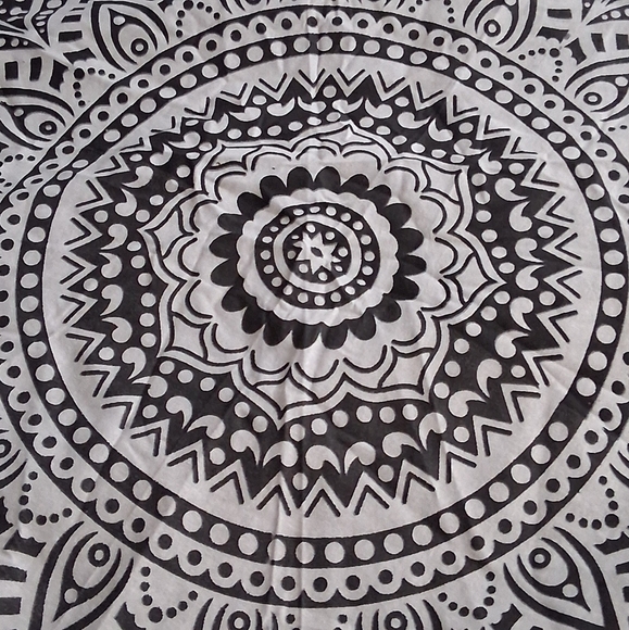 NEW Mandala Print With Fringe - Picture 5 of 8